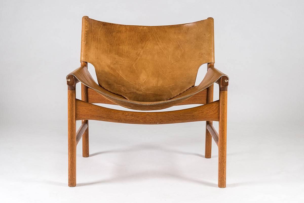 Rare easy chair model 103 in oak and leather designed by Illum Wikkelsø.
Beautifully designed chair in oak and natural leather. The leather is attached by a stick that fits in the frame, a simple and elegant solution.
Condition: Very