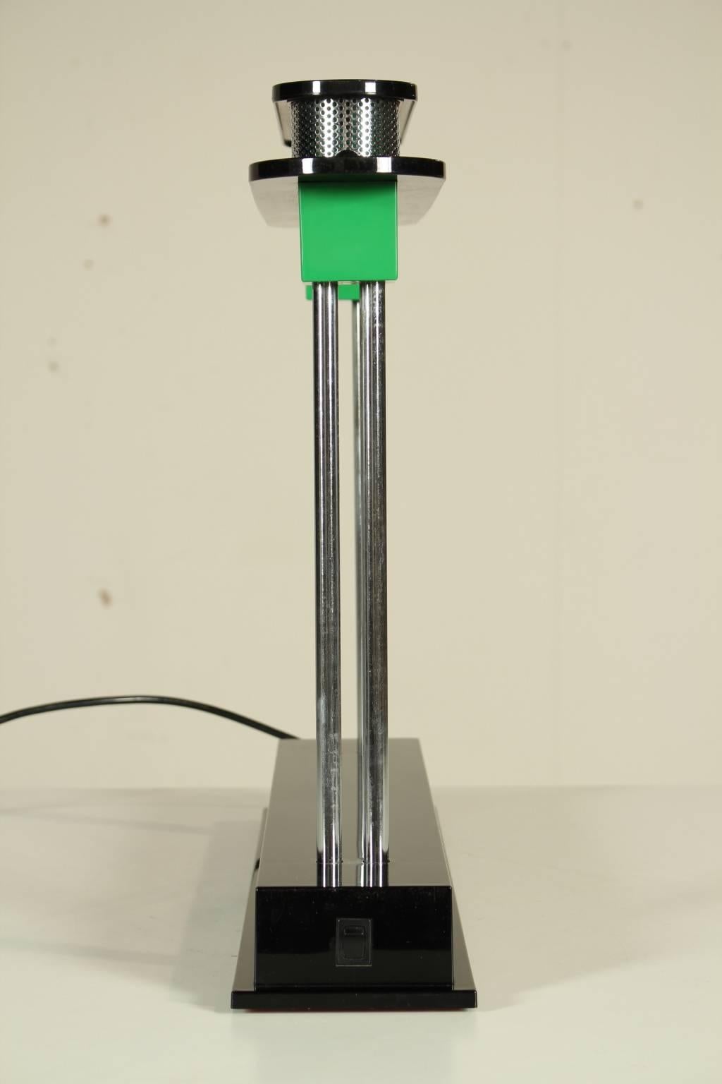 'Pausanias' table lamp by Ettore Sottsass Jr for Artemide with green methacrylate diffuser. It includes a S 11W fluorescent dulux bulb.
