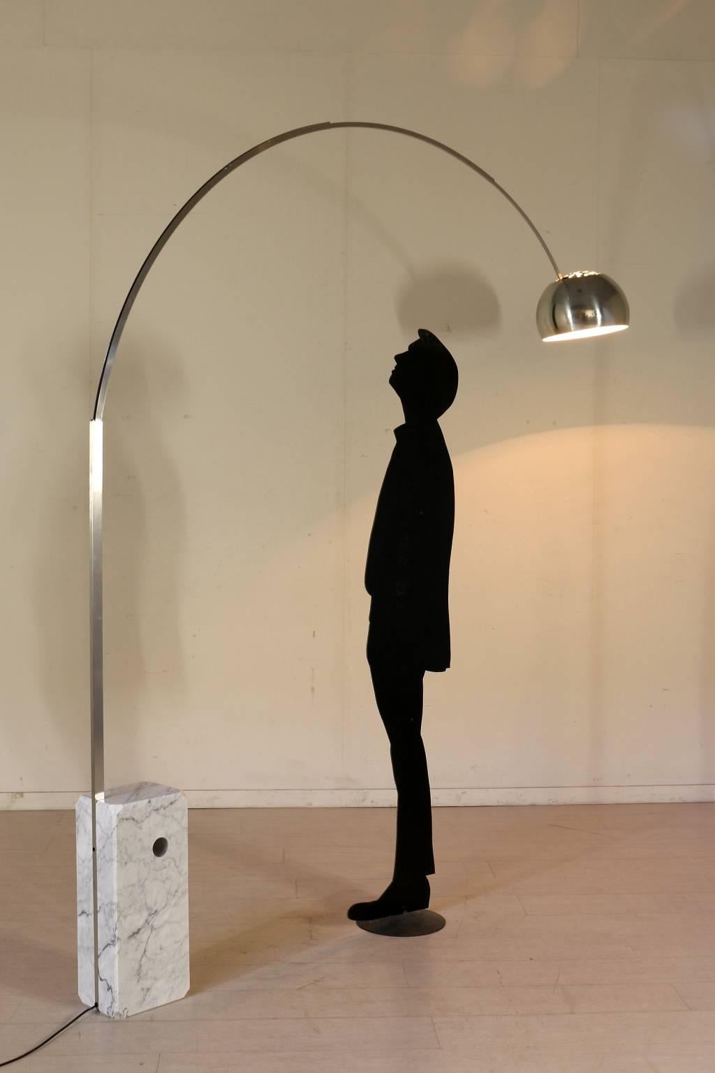 'Arco' floor lamp designed by Achille and Pier Giacomo Castiglioni in 1962, manufactured in Italy by Flos in the 1980s. Marble basement, steel.