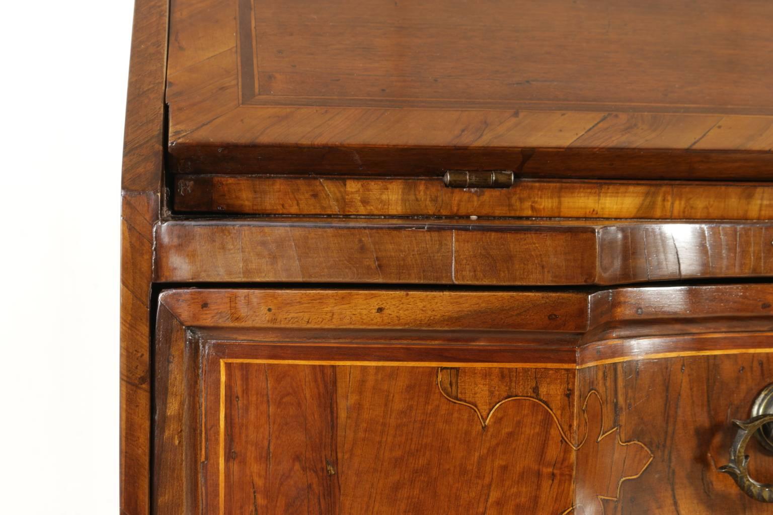Early 18th Century Italian Walnut Veneered Drop-Leaf Desk and Chest of Drawers 4