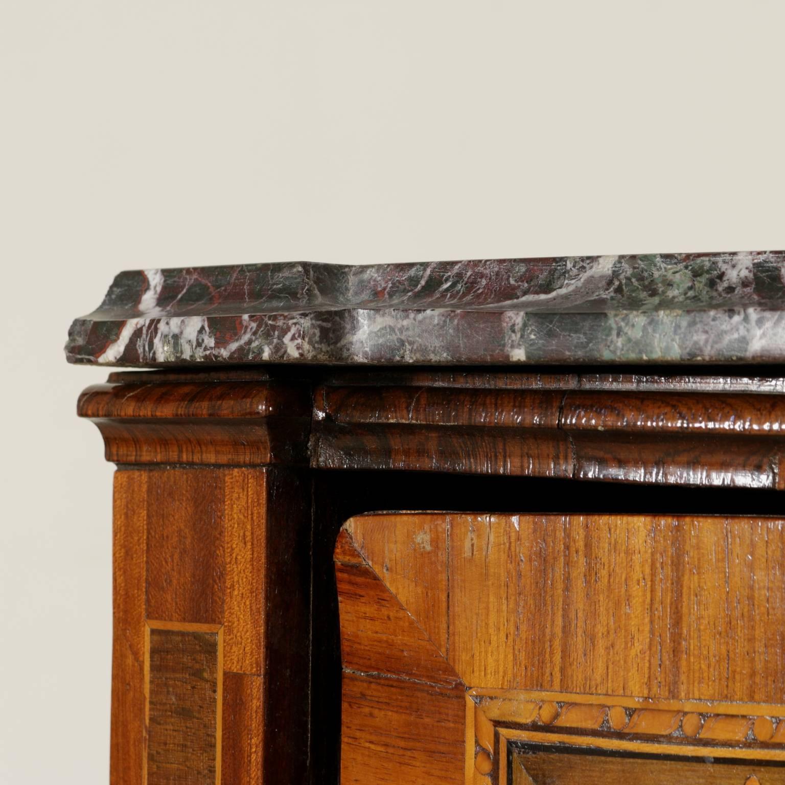 Pair of Late 18th Century Neoclassical Italian Corner Cabinets Genova 2