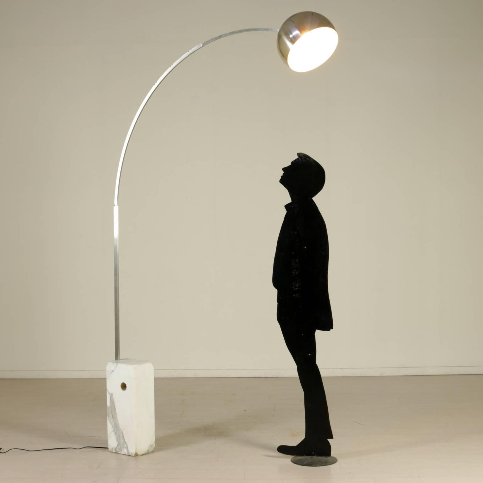 'Arco' floor lamp, original model designed by Castiglioni brothers for Flos, marble basement, steel. Manufactured in Italy, 1970s. Basement measurements: 24 cm x 18 cm.