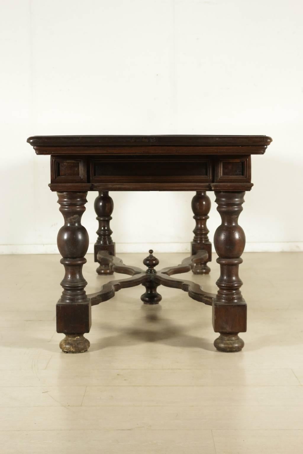 Large Walnut Table Turned Legs and Shaped Cross Stretcher, Italy, 20th Century In Good Condition In Milano, IT