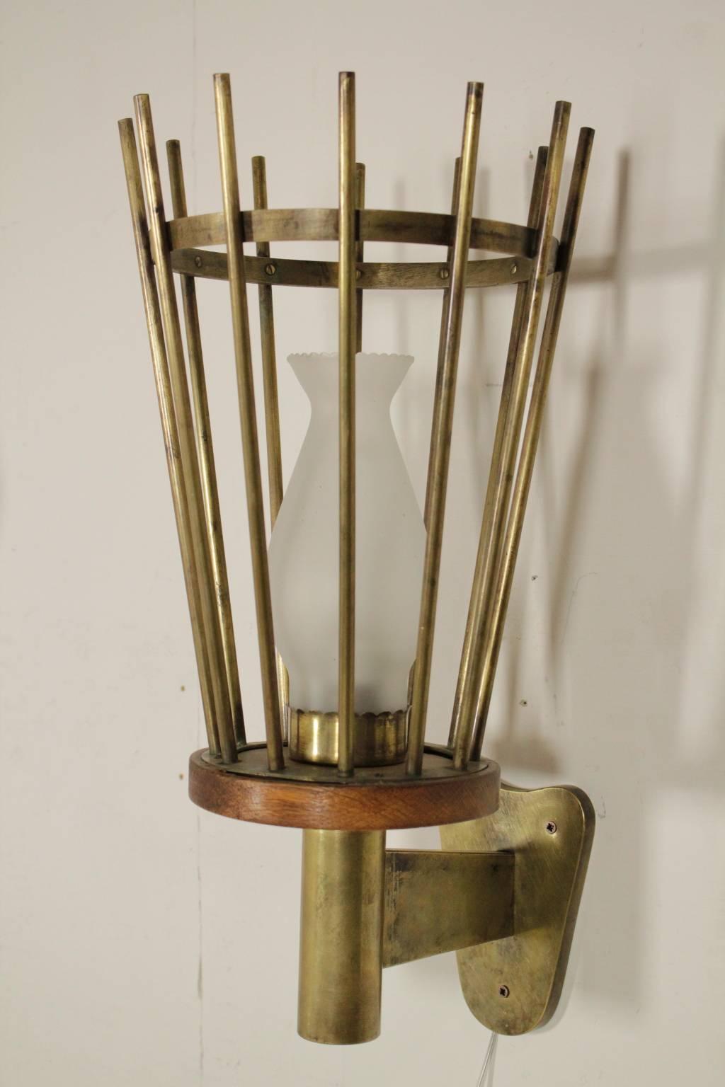 Mid-Century Modern Wall Lamp in the Gino Sarfatti Style Brass Glass Wood Vintage Italy, 1950s