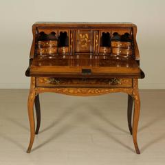 Small Dutch Drop-Leaf Table Oak and Solid Maple Holland, 19th Century