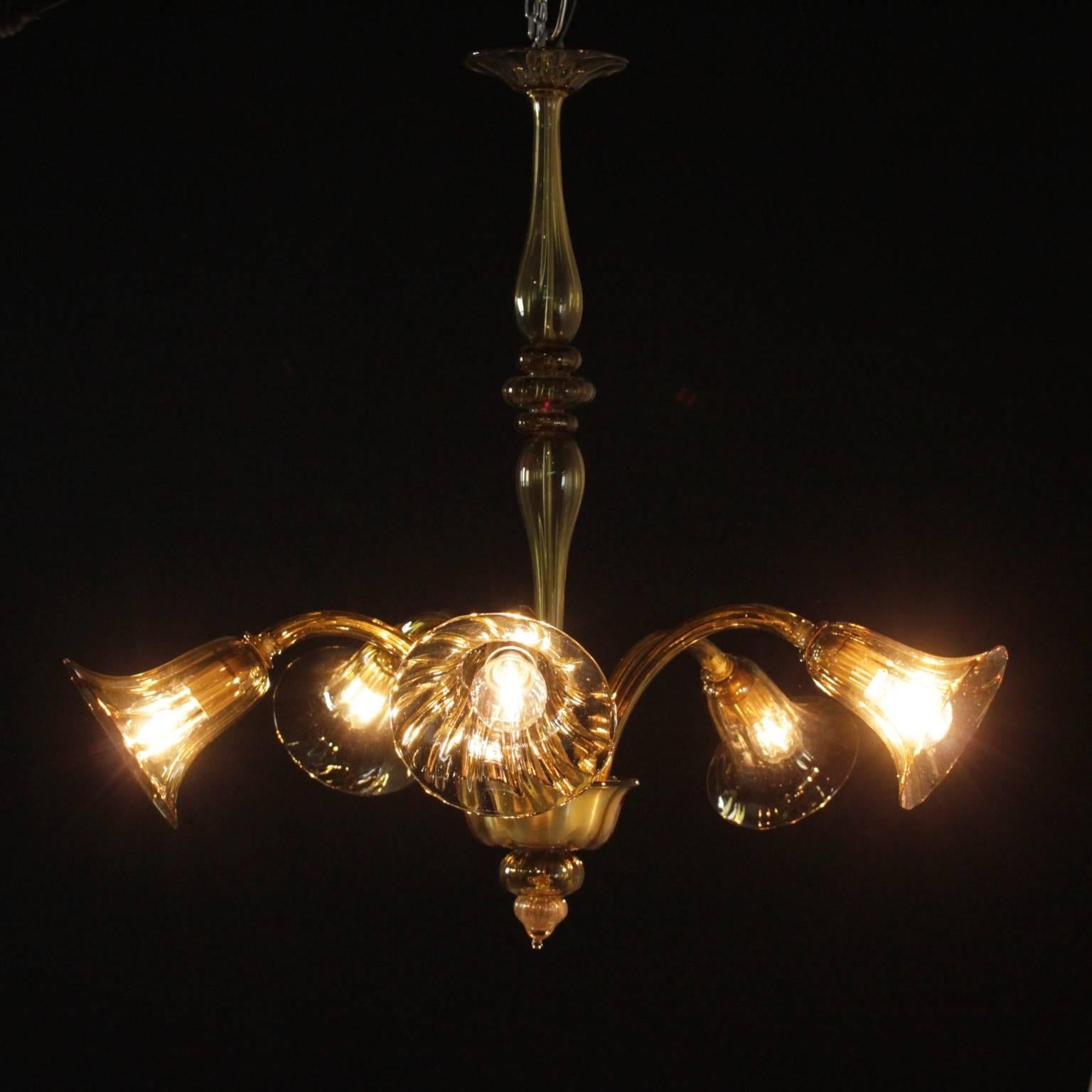 A blown glass hanging lamp, manufactured in Italy, 1940s-1950s.