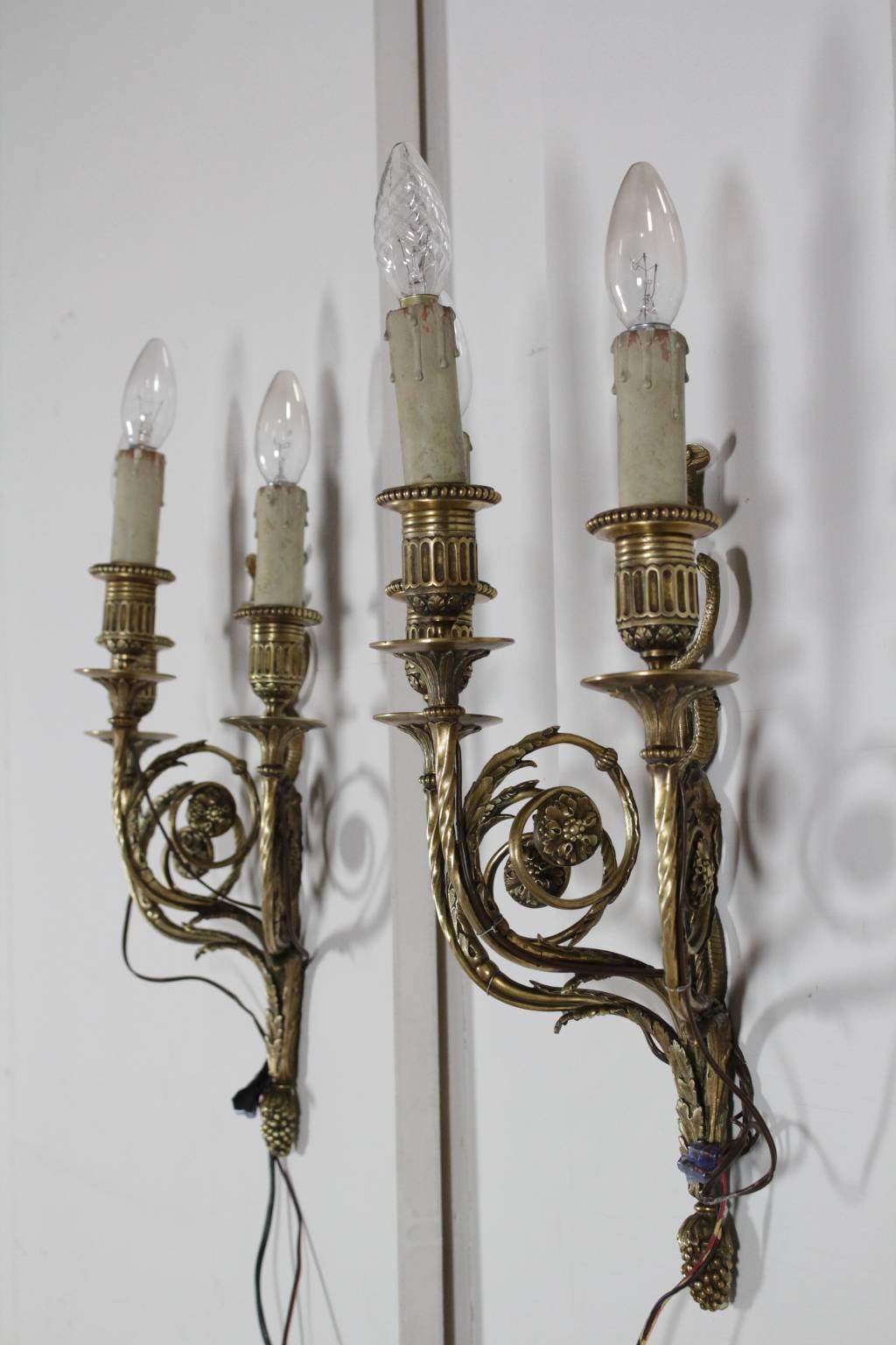 Italian Pair of Elegant Gilded Bronze Wall Lamps, Italy, Early 20th Century