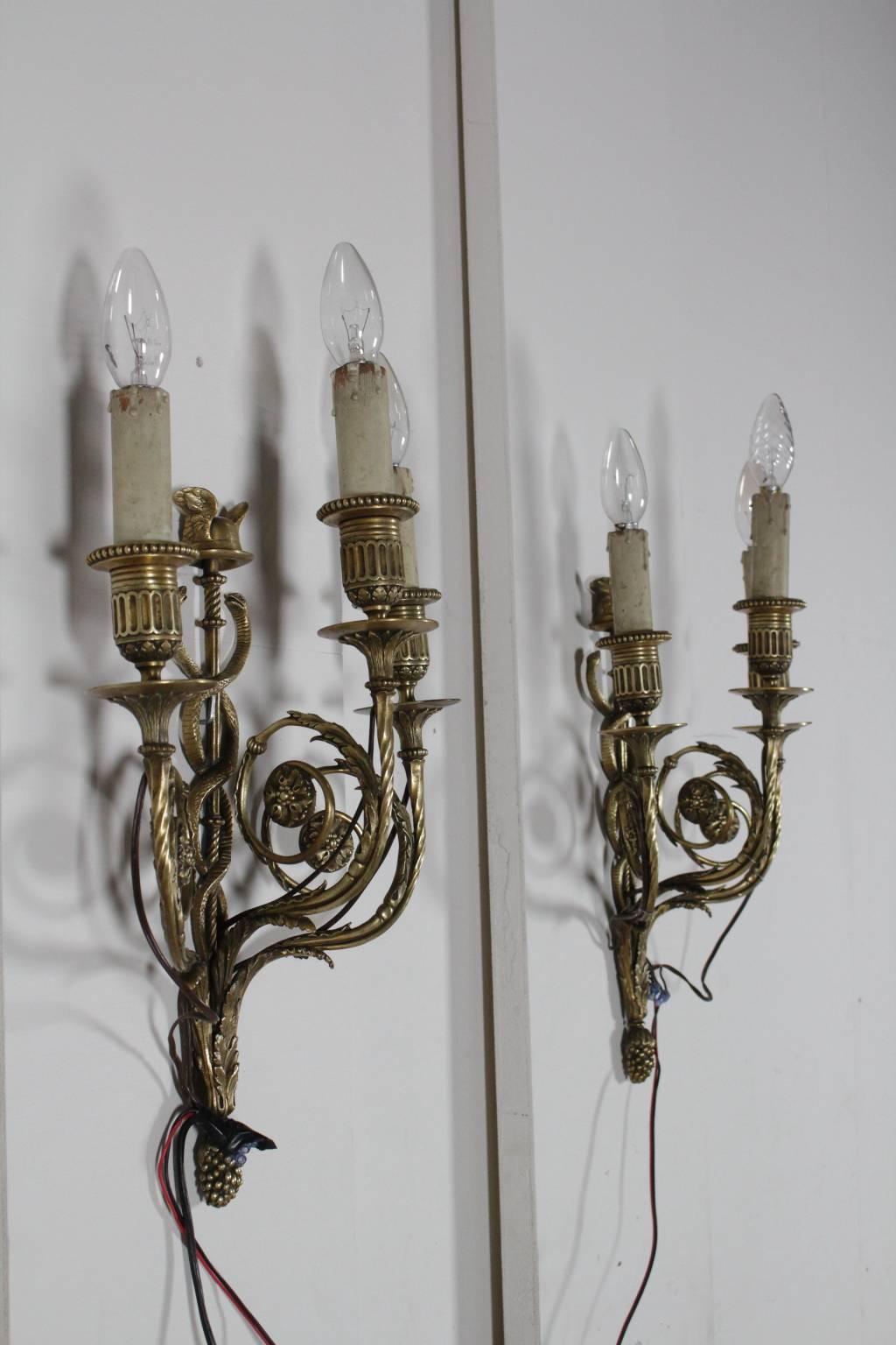 Pair of Elegant Gilded Bronze Wall Lamps, Italy, Early 20th Century In Good Condition In Milano, IT