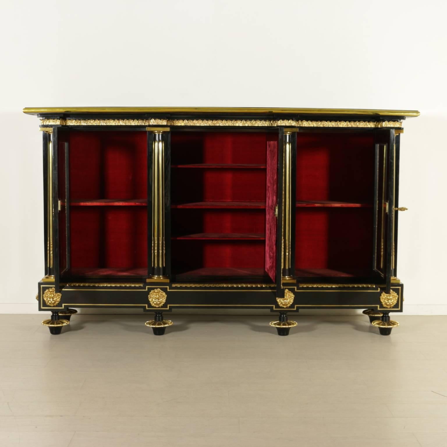 Impressive 19th century Louis XIV sideboard made up of two side doors with glasses and a central door with inlaid panel. The whole cabinet is ebony veneered with turtle inserts engraved with pewter and brass. The central door, the richest panel, is