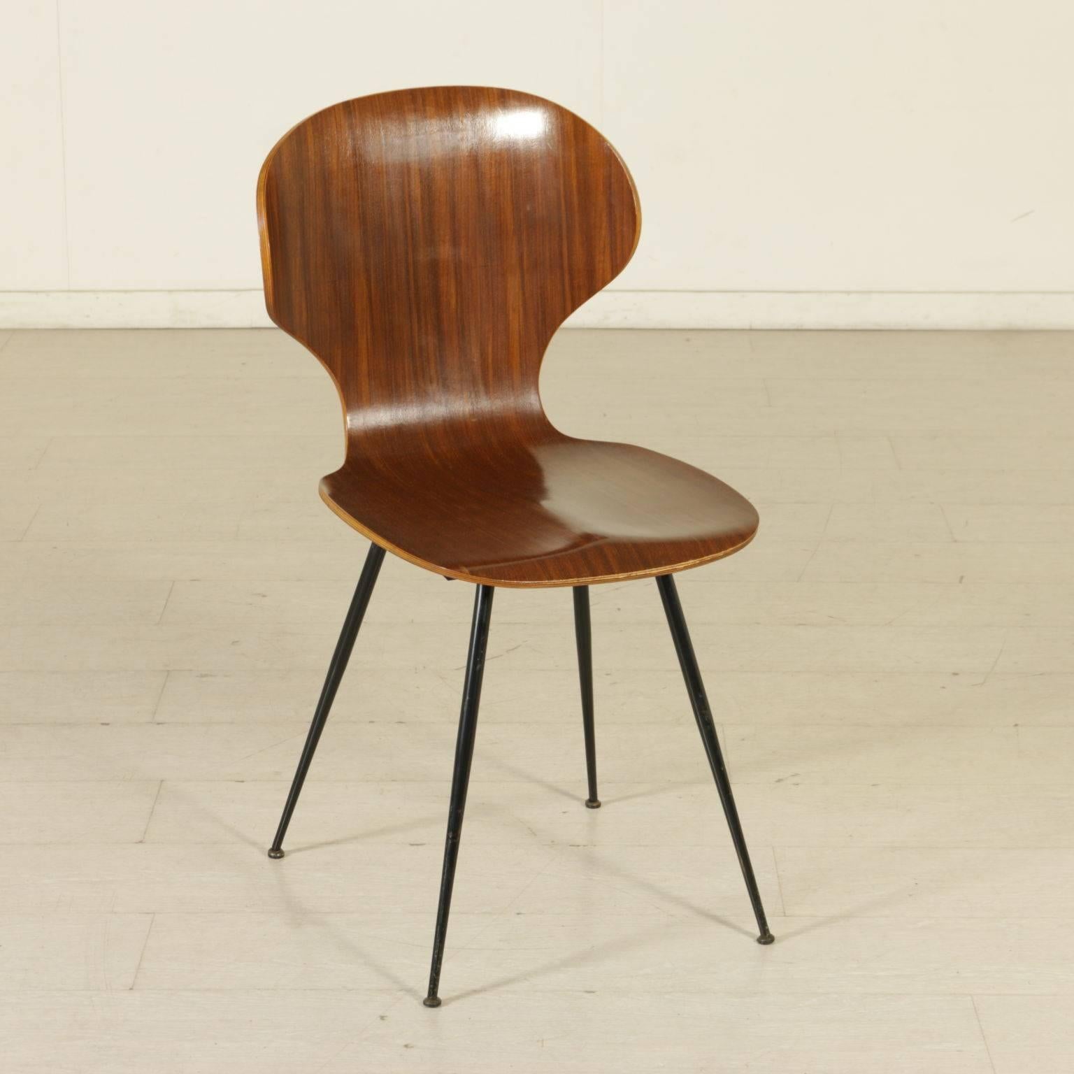 A group of four chairs designed by Carlo Ratti for Industria Legni Curvati. Bent plywood, lacquered metal. Model: Lulli. Manufactured in Italy, 1950s.