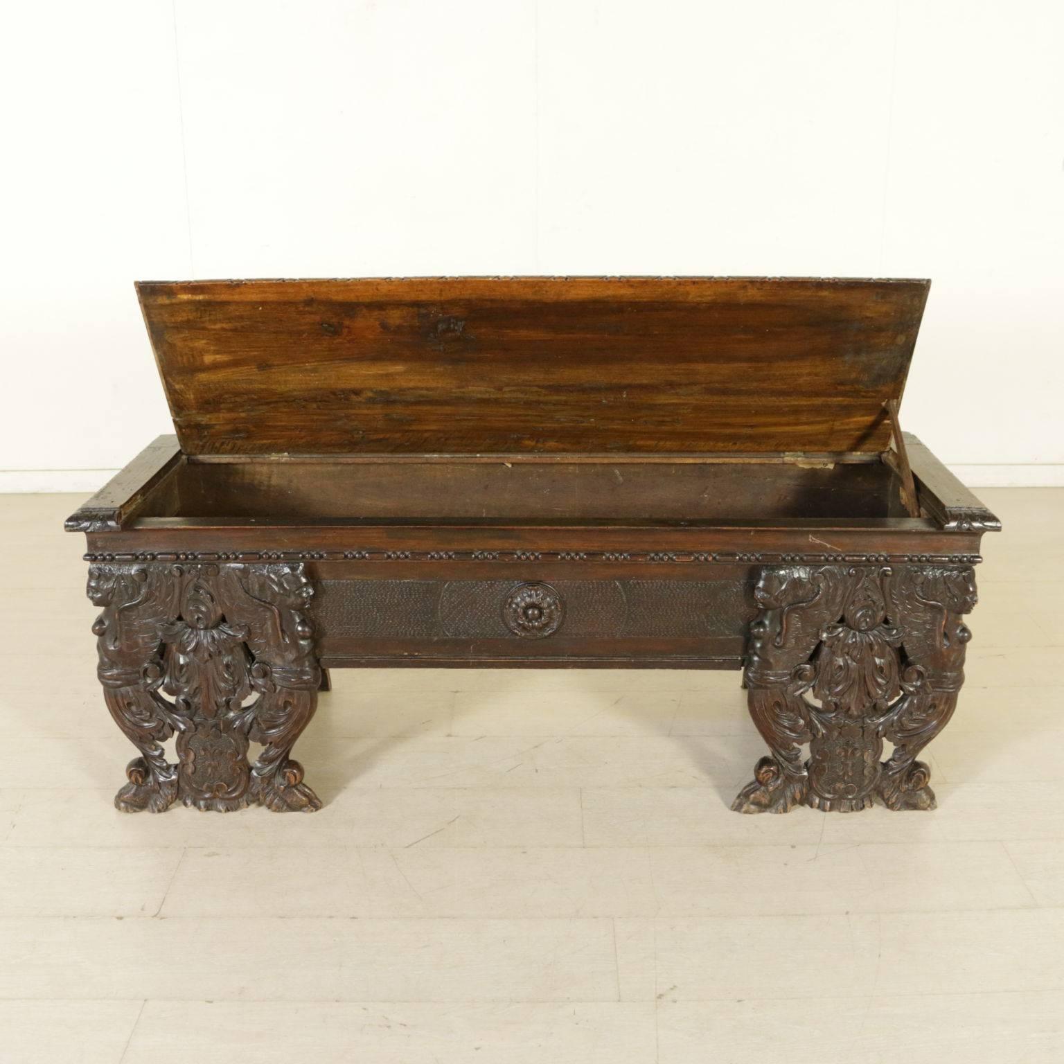 A Neo-Renaissance style carved walnut bench supported by richly carved legs with caryatids and leafs. It features an openable top with an internal compartment. Manufactured in Italy, first half of the 20th century.
 