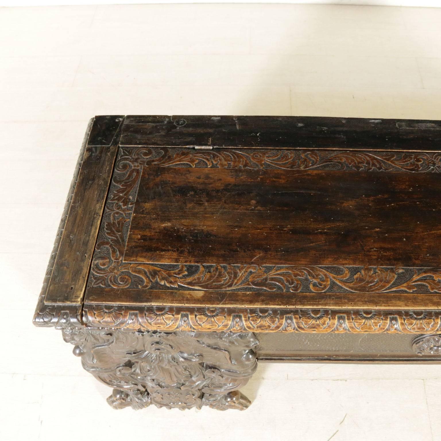 Richly Carved Walnut Bench Neo-Renaissance Style Italy 20th Century 4