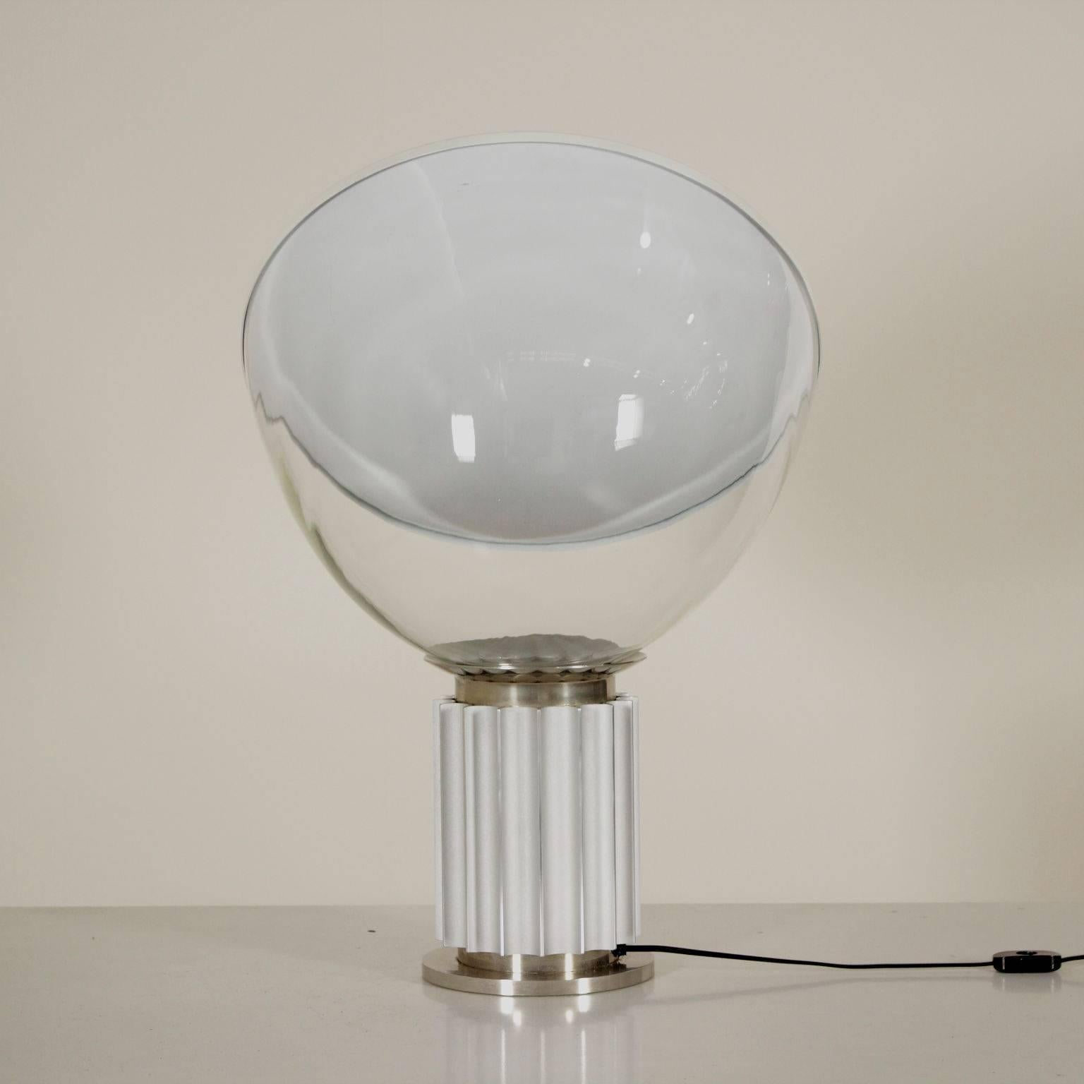 'Taccia' Table Lamp by Castiglioni Brothers for Flos Metal Aluminium Glass 1960s In Good Condition In Milano, IT