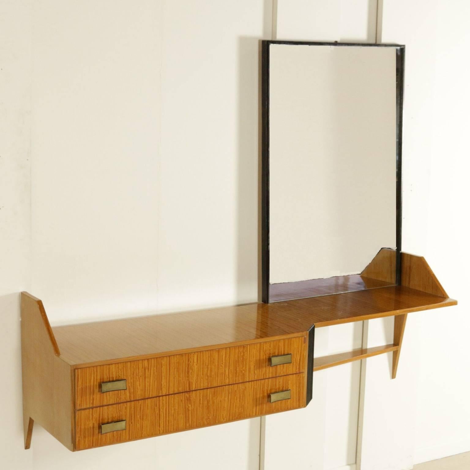 Dressing table with mirror and drawers, maple veneer, brass handles. Manufactured in Italy, 1950s-1960s.