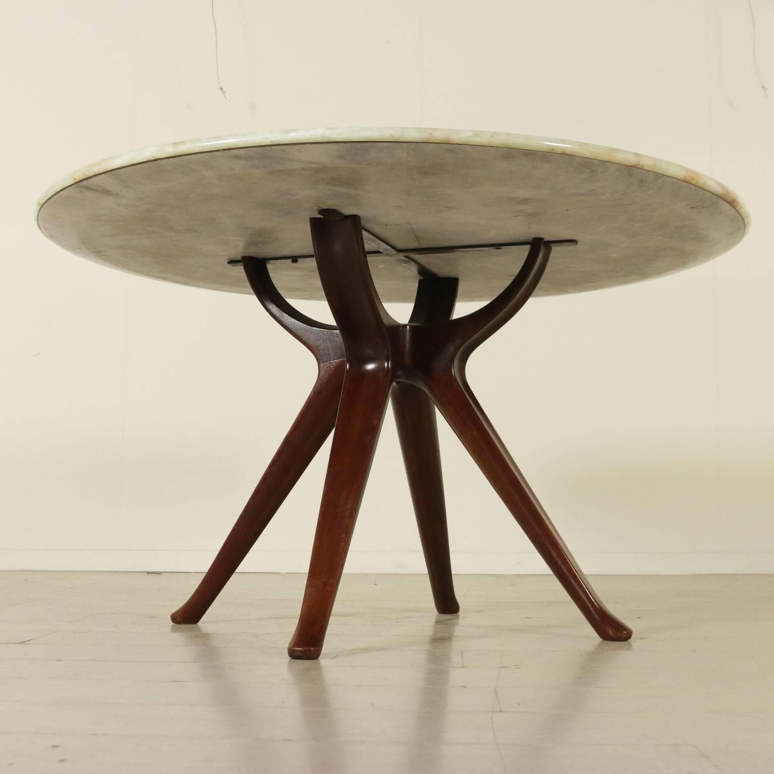 A table designed by Osvaldo Borsani (1911-1985), mahogany basement and onyx top. Manufactured in Italy, 1950s.
