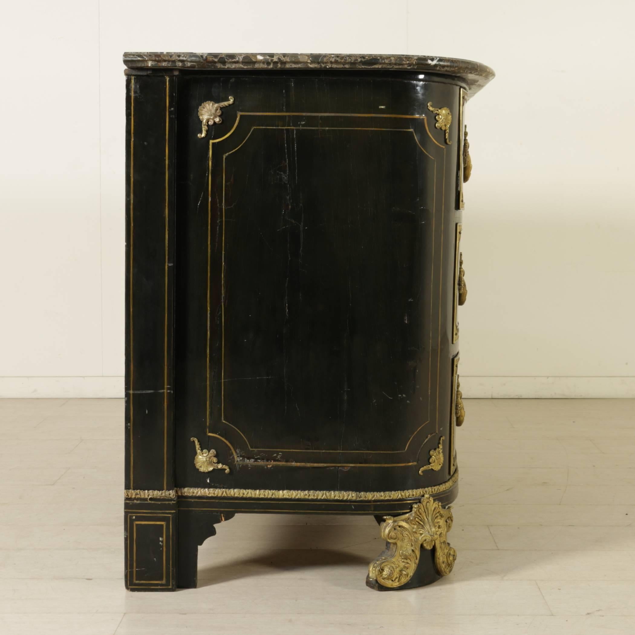 Antique Chest of Drawers Louis XIV Manufactured in France, 18th Century In Fair Condition In Milano, IT