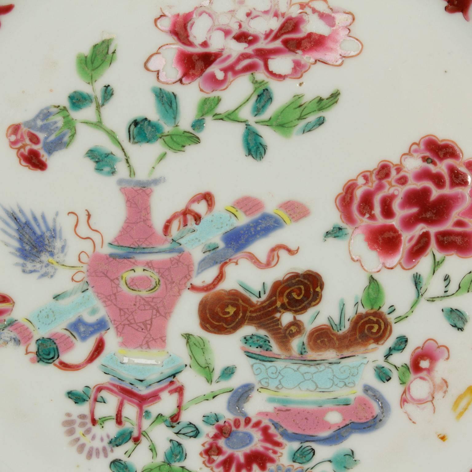 Group of Six Famille Rose Chinese Porcelain Plates China Yongzheng, 1700 In Good Condition In Milano, IT