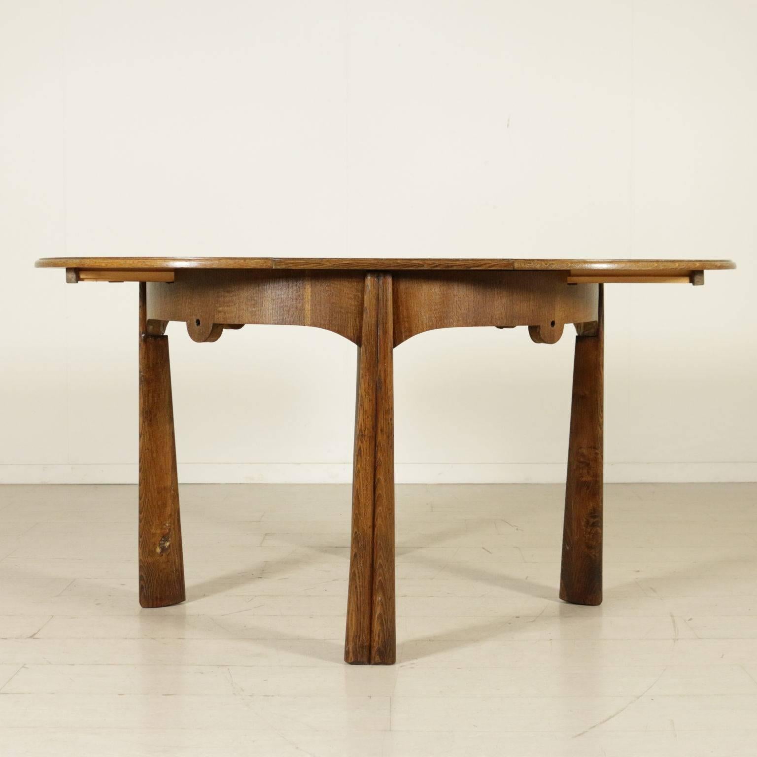 Mid-Century Modern Round Table Oak Veneer Vintage Manufactured in Italy 1950s