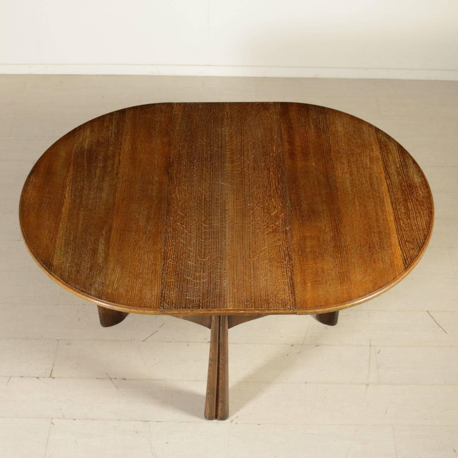 Round Table Oak Veneer Vintage Manufactured in Italy 1950s 3