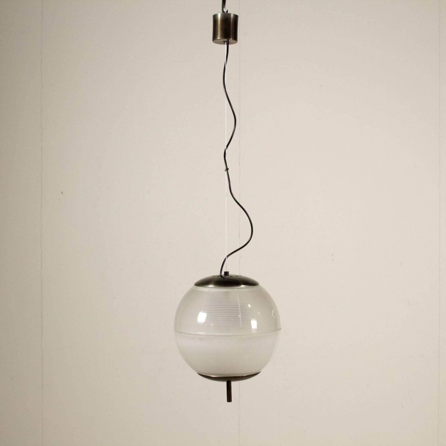 A ceiling lamp that recalls the style of Azucena, glass and burnished brass. Manufactured in Italy, 1960s.