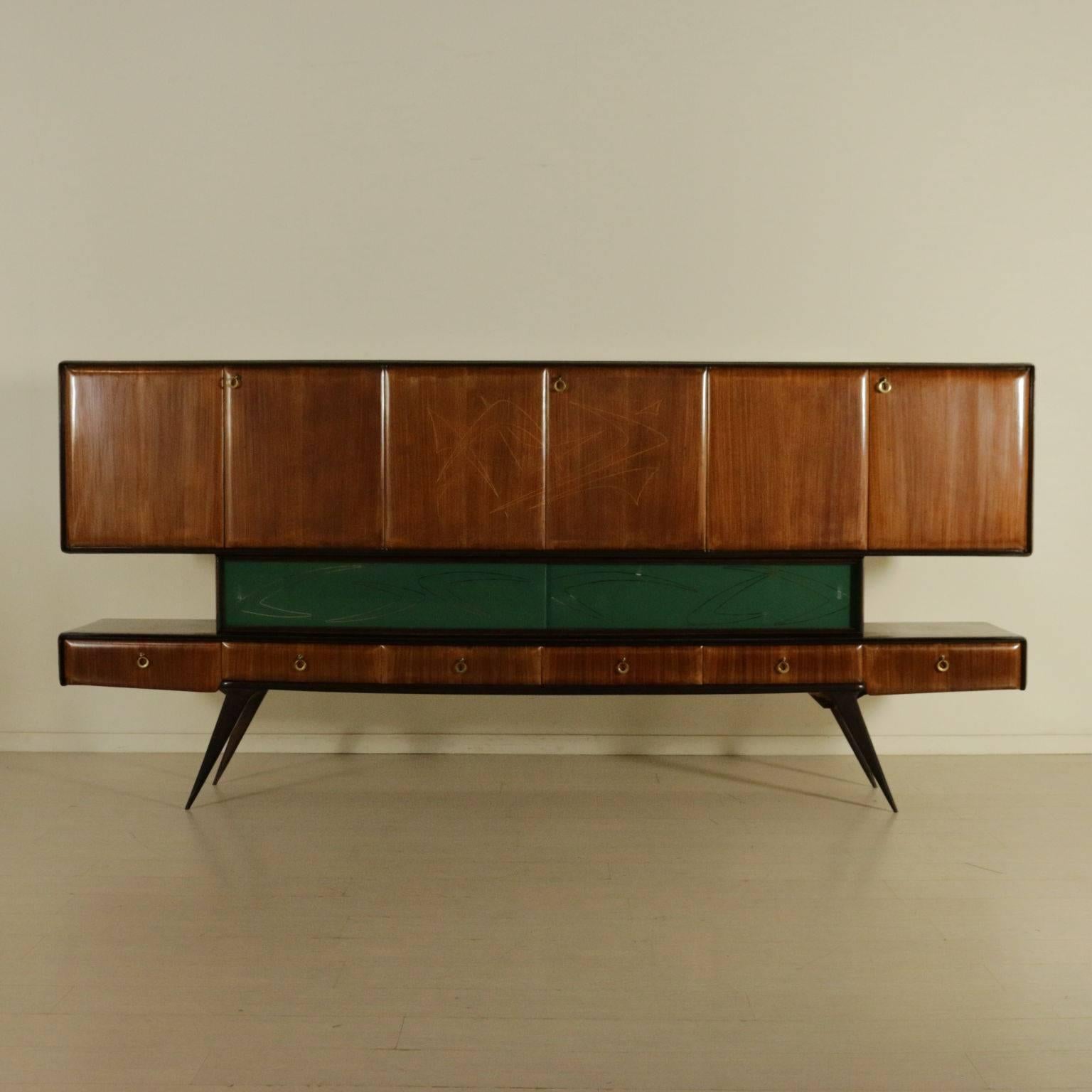 A living room sideboard, hinged and sliding glass doors, rosewood veneer, retro treated glass, brass handles and inlaid threads. Manufactured in Italy, 1950s.