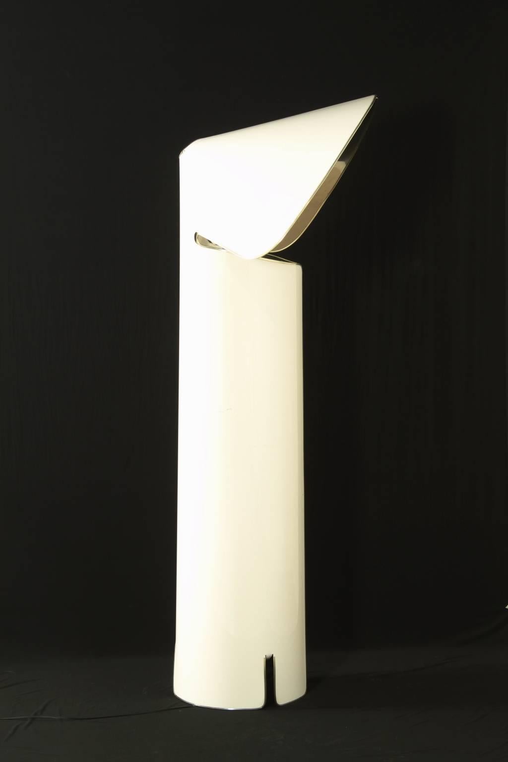 Floor lamp 'Chiara' by Mario Bellini, manufactured in Italy by Flos in the 1960s. Enamelled steel sheet, chromed interior. 
