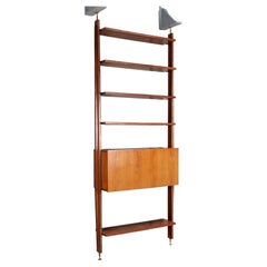 Librería de estilo «Mid-Century Modern», madera italiana y latón, vintage de los años 50