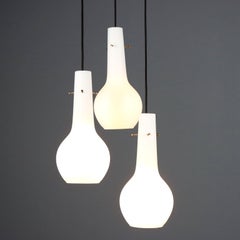 Lustre à trois lumières des années 60 avec pendants en verre blanc