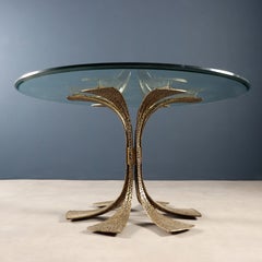 "Giuan" round table by Luciano Frigerio from the 1970s, with a glass top