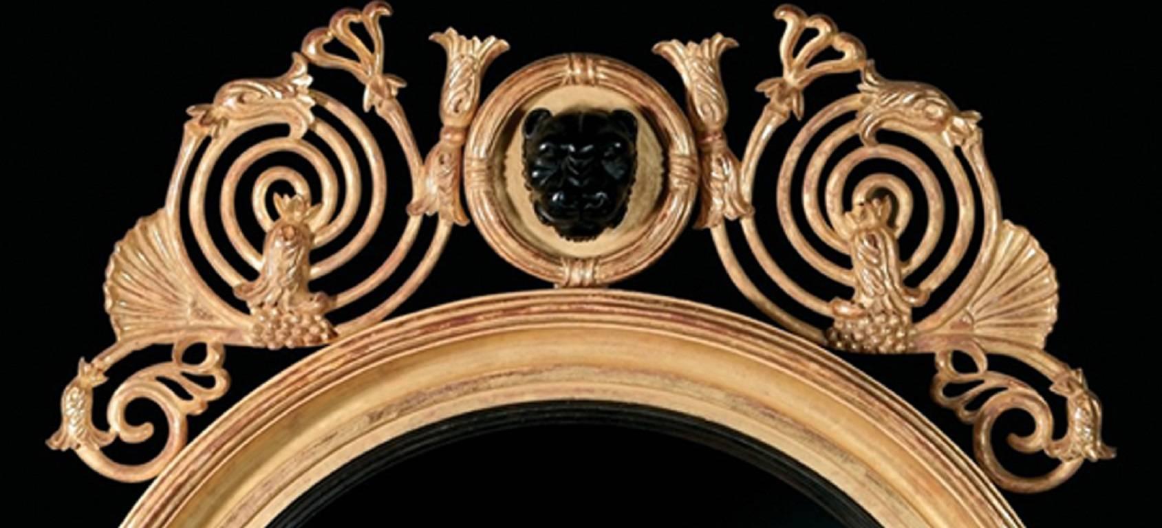 Anglais Miroir léopard convexe à la manière de la Régence en vente