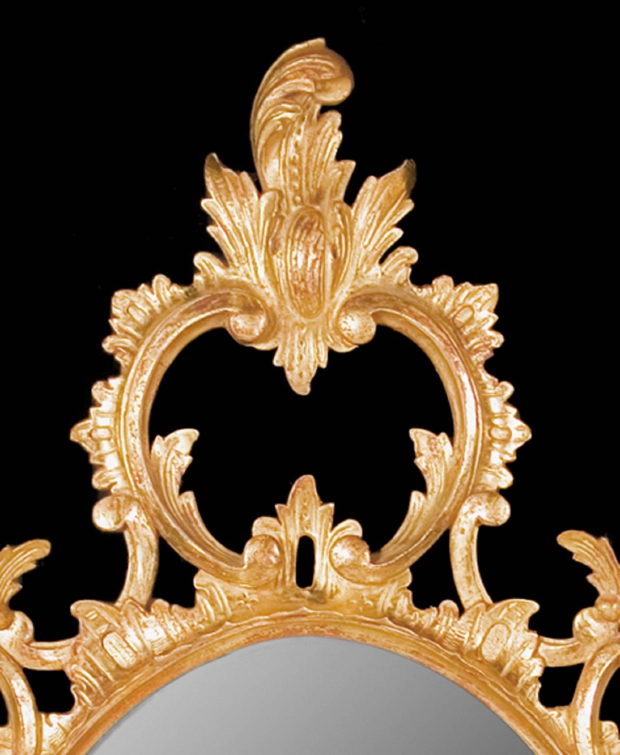 Ovaler Spiegel in der George III Chippendale-Manier  (Georgian) im Angebot