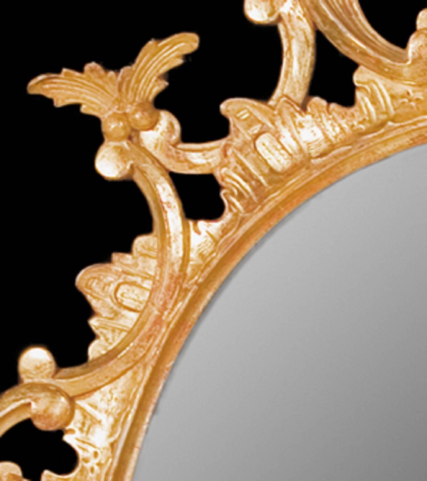 Ovaler Spiegel in der George III Chippendale-Manier  (Handgefertigt) im Angebot