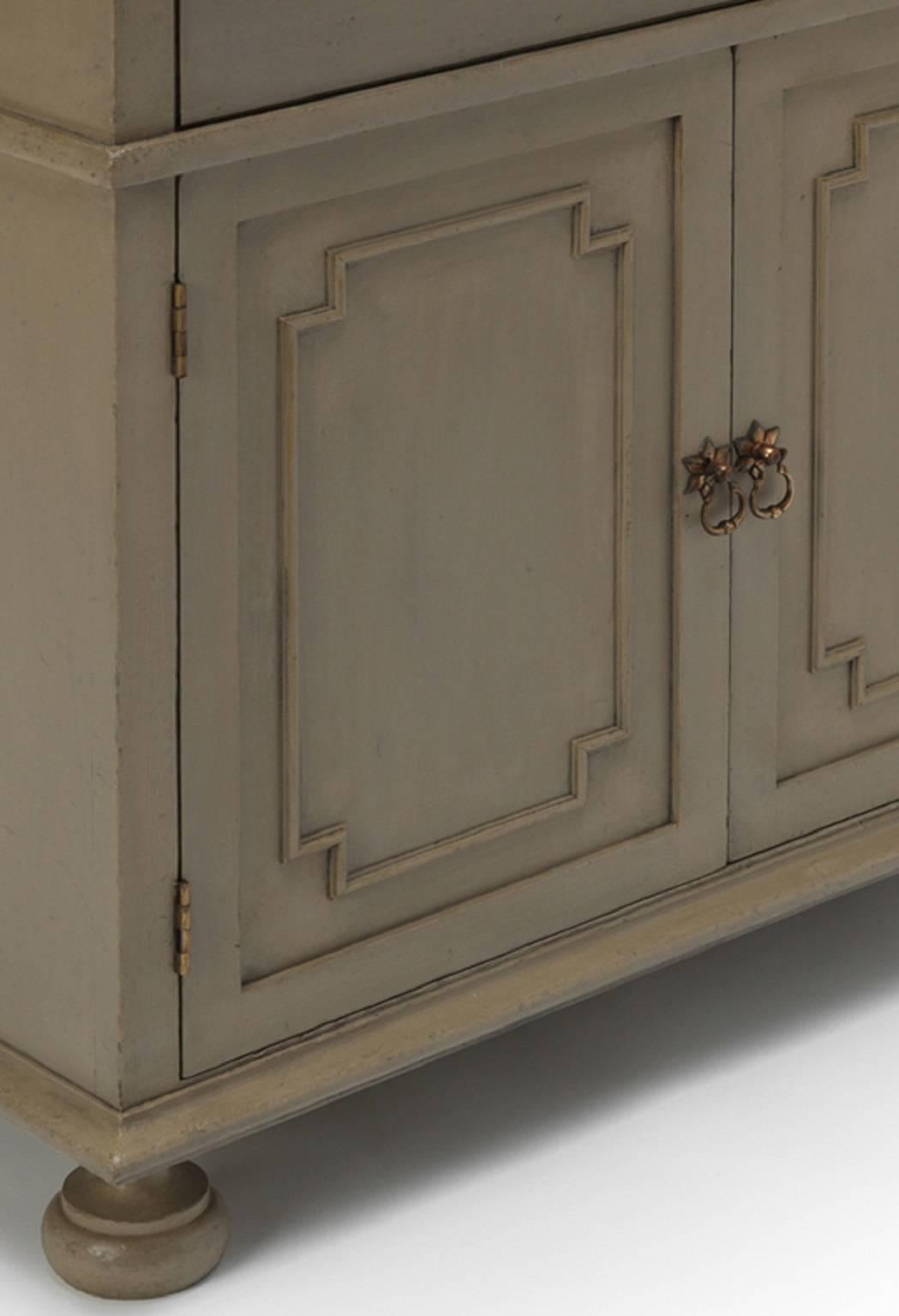 A bathroom vanity cupboard with marble top and splash back. The cabinet with dentil under-moulding and dummy top drawer. The two opening doors with bead decoration all resting upon a turned bun foot.

This cabinet can be made to the clients own