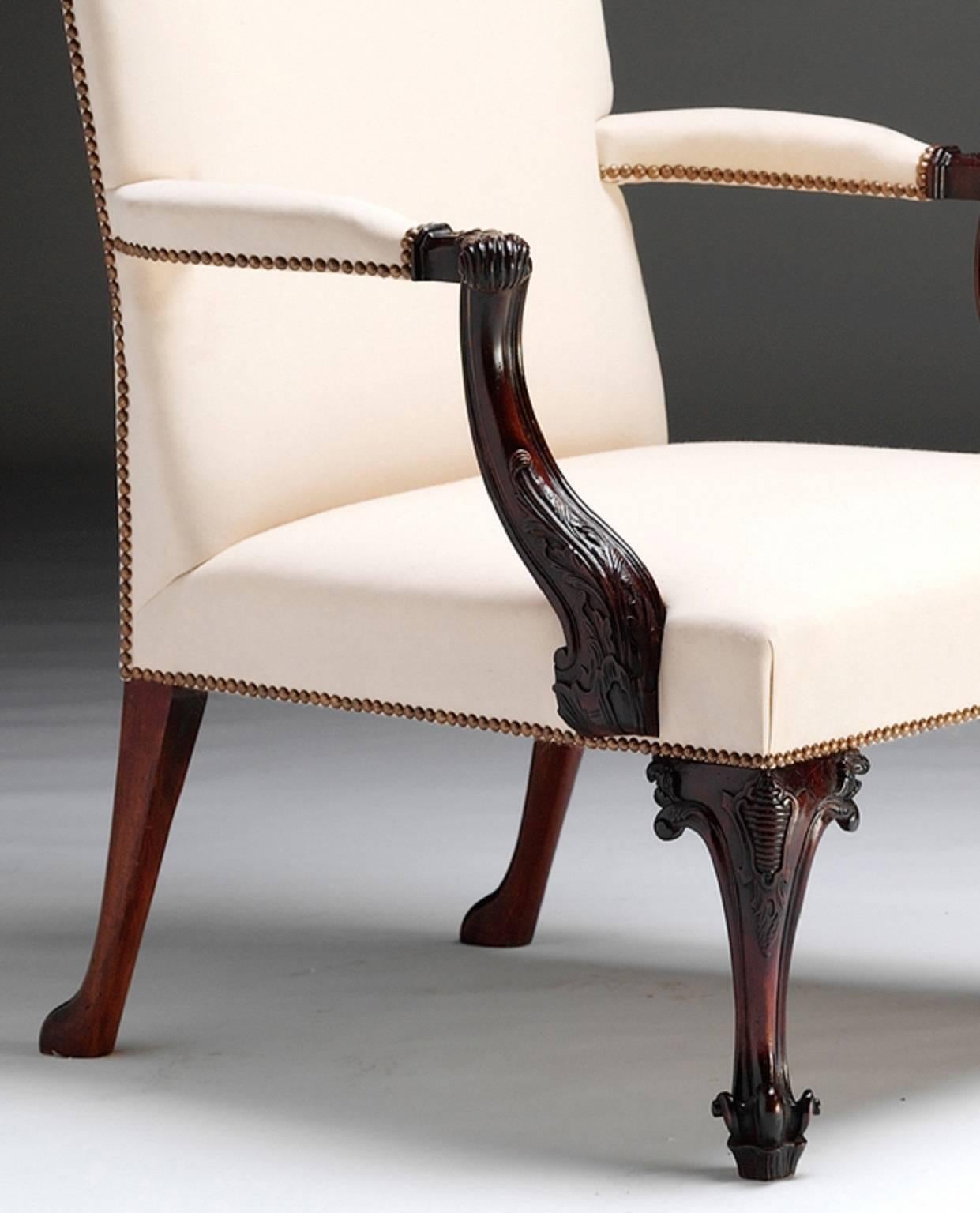 Anglais Chaises Gainsborough à la manière Chippendale en vente