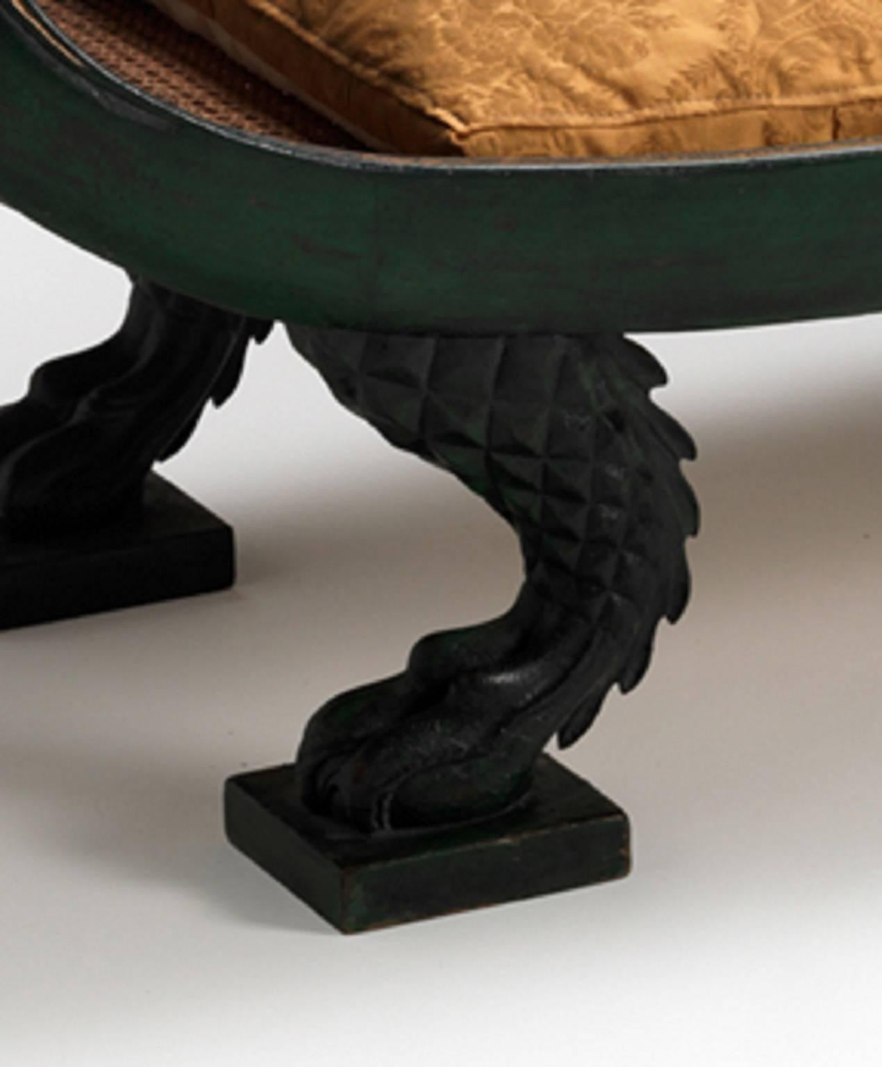 Ein feines Regency-Design-Tagesbett / Chaiselongue, inspiriert von den Arbeiten am Brighton Pavilion. Die Enden in Form von Muschelschalen. Die Beine haben die Form eines stilisierten Krokodils. Geschnitzt in Mahagoni und fachmännisch