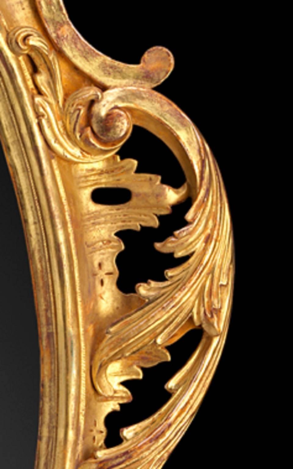 Anglais Miroir ovale à la manière de Thomas Chippendale en vente