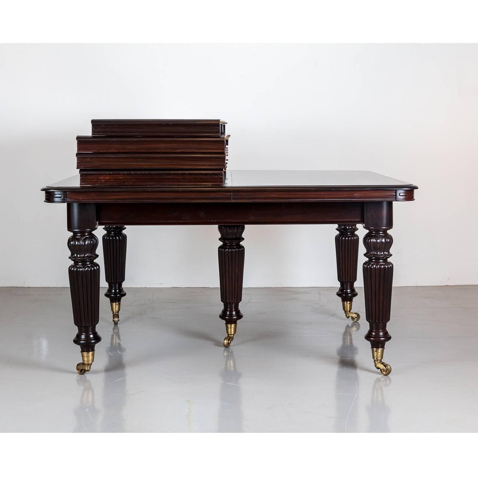 19th Century Antique Anglo-Indian Rosewood Extending Dining Table For Sale