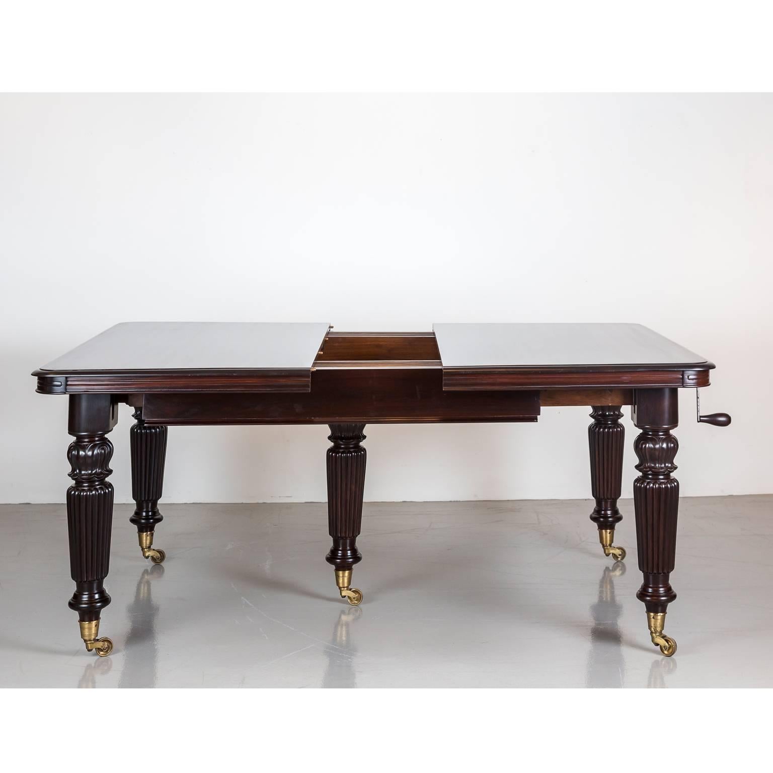 Antique Anglo-Indian Rosewood Extending Dining Table For Sale 1