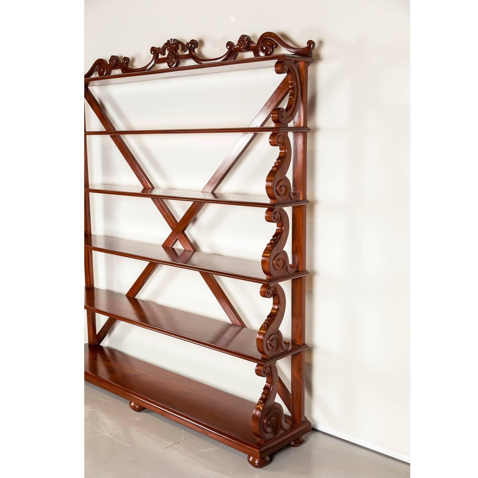 Antique Anglo-Indian or British Colonial Mahogany Waterfall Bookcase In Excellent Condition For Sale In Singapore, SG
