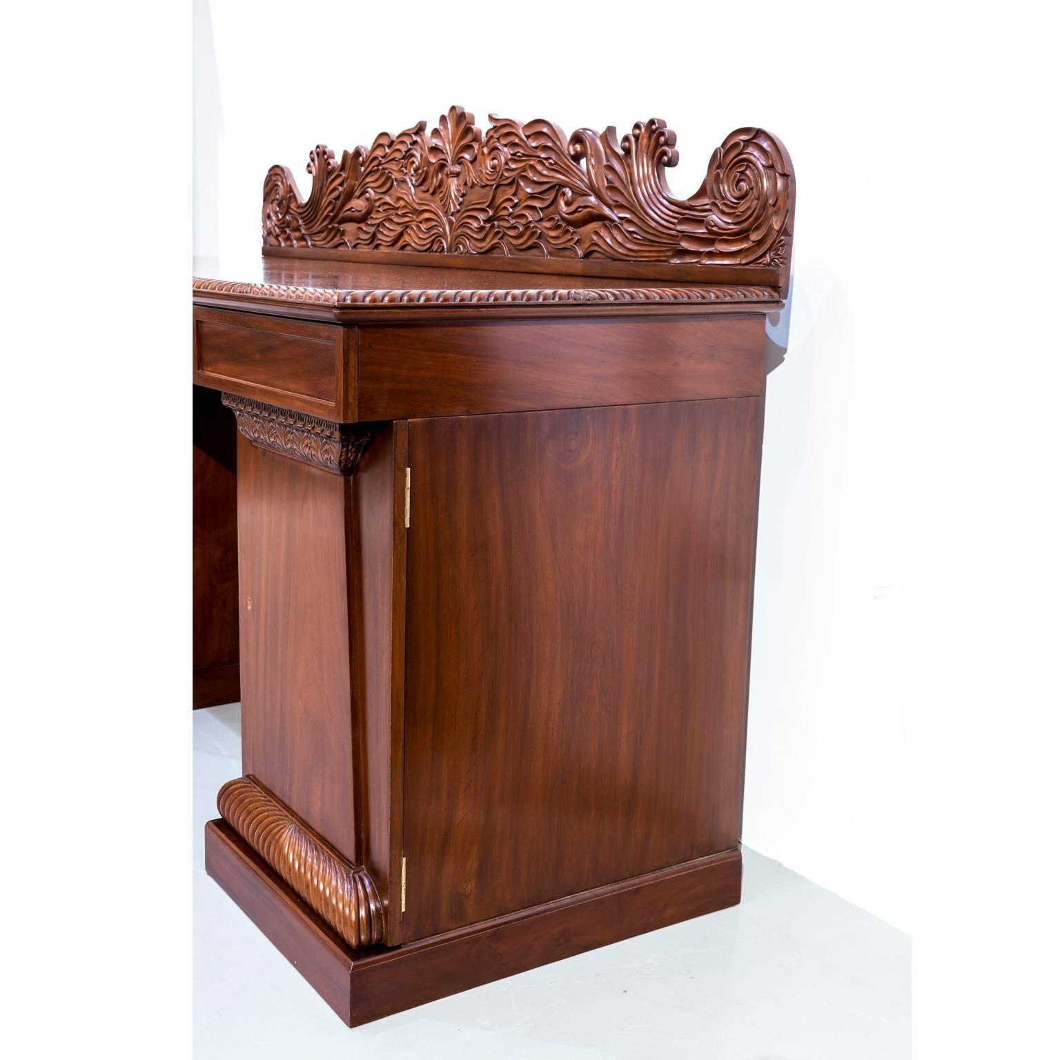 Antique Anglo-Indian or British Colonial Mahogany Pedestal Sideboard In Excellent Condition For Sale In Singapore, SG