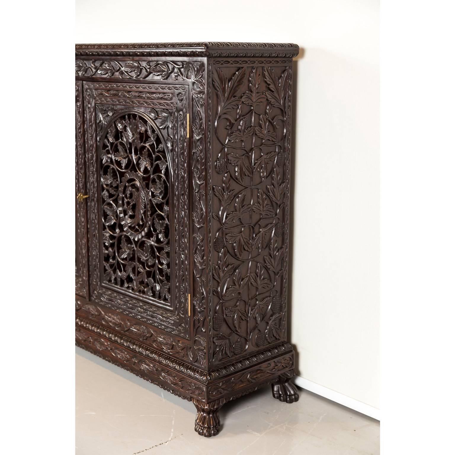 Antique Anglo-Indian or British Colonial Rosewood Cabinet In Excellent Condition For Sale In Singapore, SG