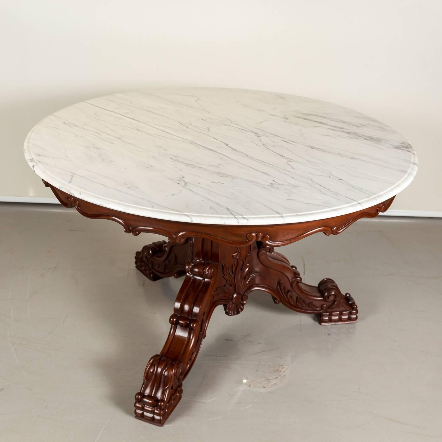 Antique Anglo-Indian or British Colonial Mahogany Round Table with Marble Top In Excellent Condition In Singapore, SG