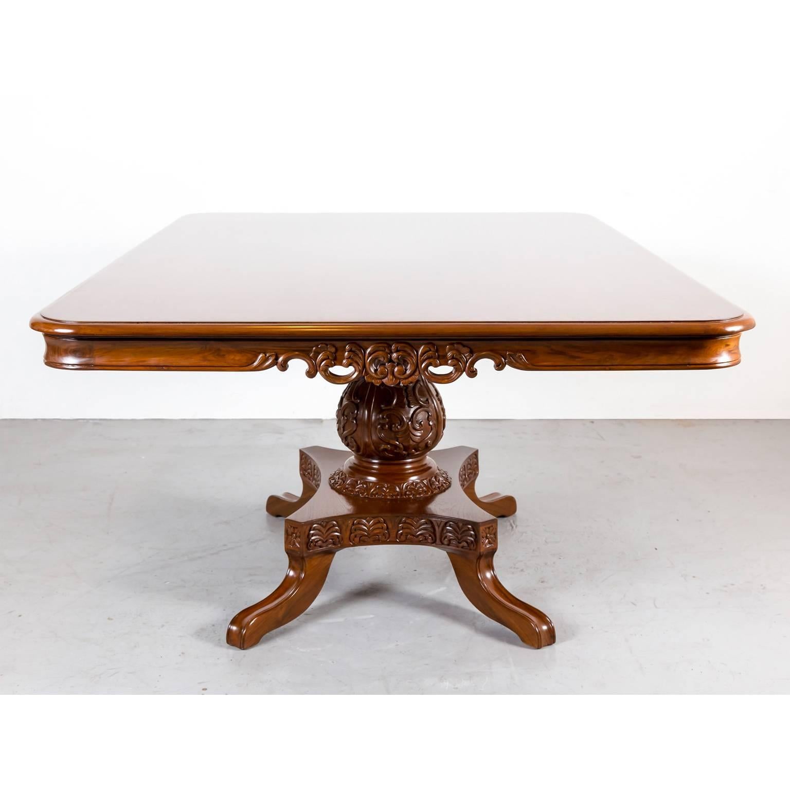 Antique Anglo-Indian or British Colonial Teak Wood Dining Table In Excellent Condition For Sale In Singapore, SG