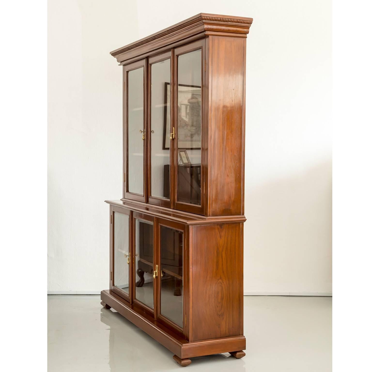 Antique Anglo-Indian or British Colonial Teakwood Glass Front Cabinet In Excellent Condition For Sale In Singapore, SG
