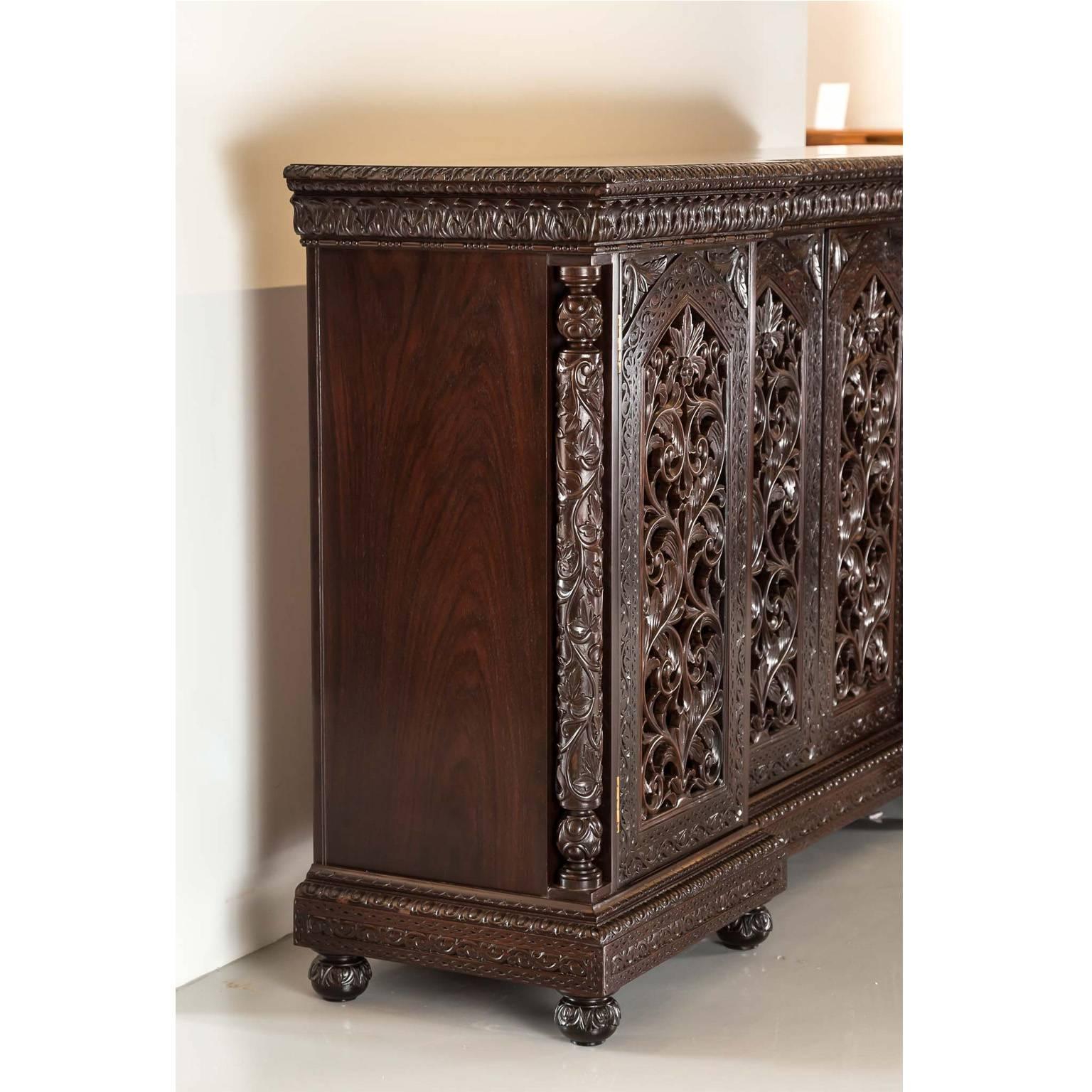 Antique Anglo-Indian or British Colonial Rosewood Breakfront Cabinet In Good Condition For Sale In Singapore, SG