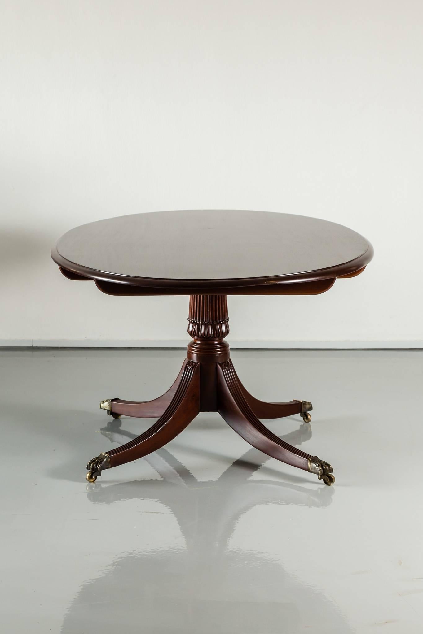 Antique Anglo-Indian or British Colonial Mahogany Oval Table For Sale 1