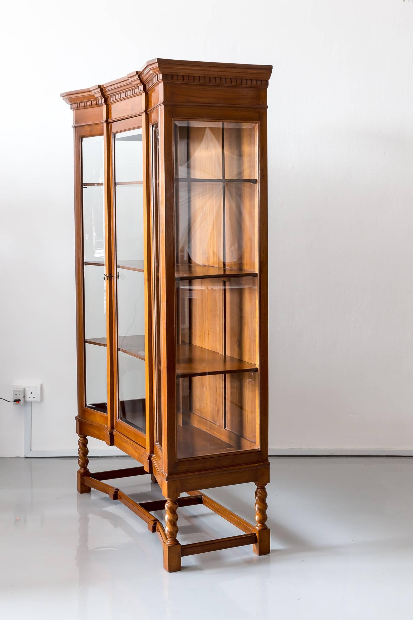 Antique Anglo-Indian or British Colonial Teak Wood Display Cabinet In Good Condition For Sale In Singapore, SG