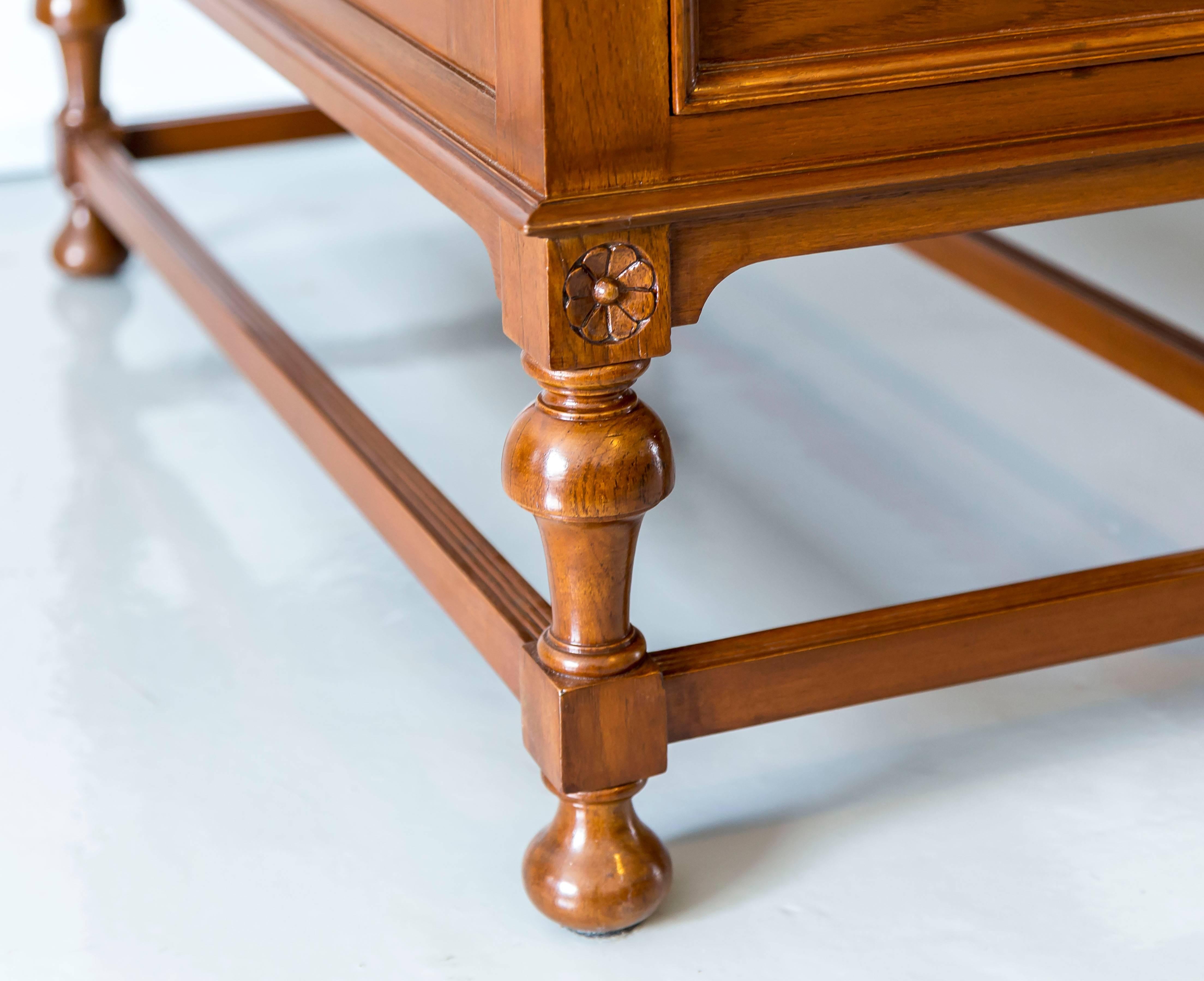 Antique Anglo-Indian or British Colonial Teak Wood Desk For Sale 3