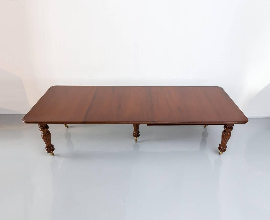 Antique Anglo-Indian or British Colonial Teakwood Extending Dining Table For Sale 3