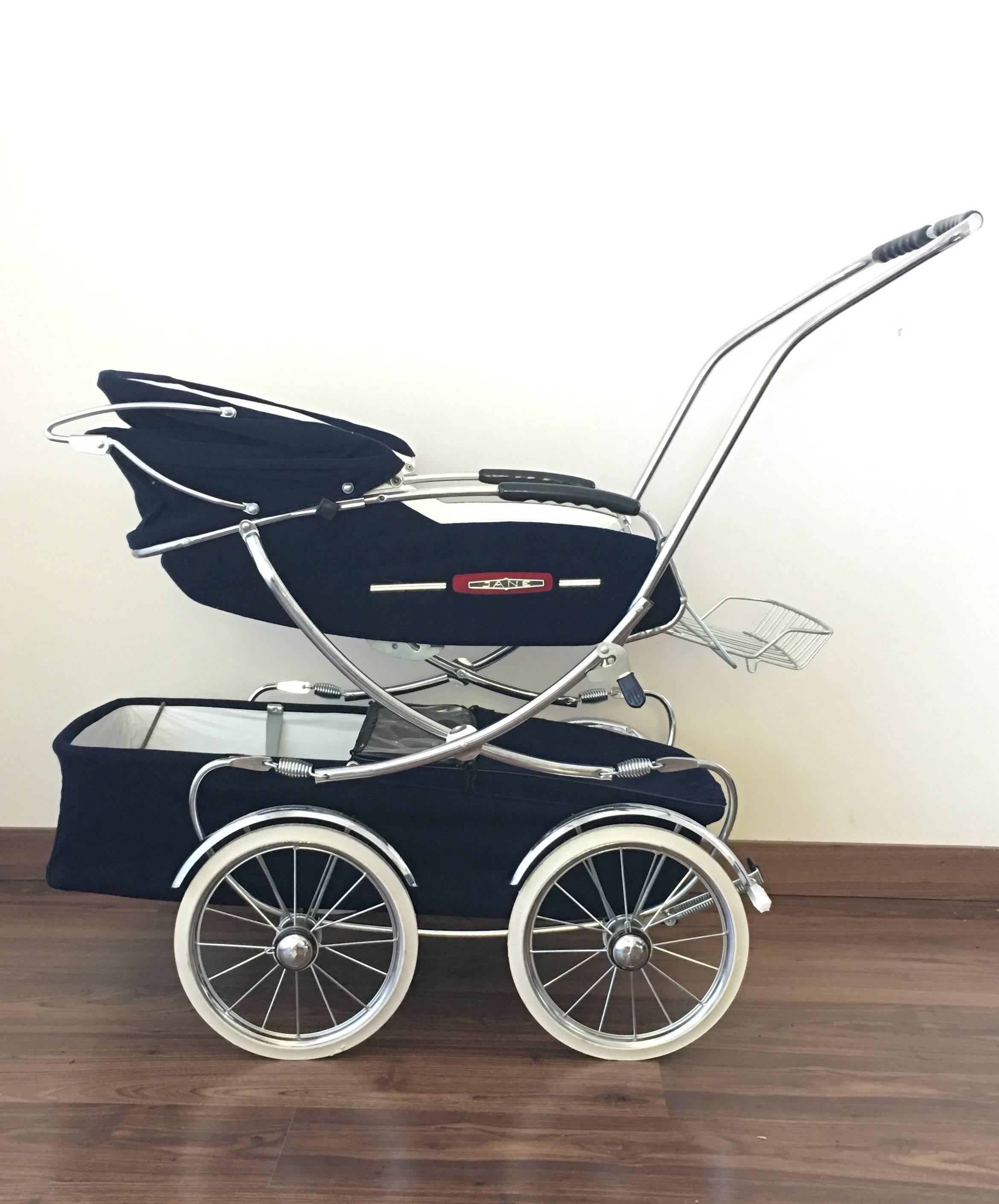 20th century fancy baby carriage, baby stroller.
It´s in perfect condition for use.